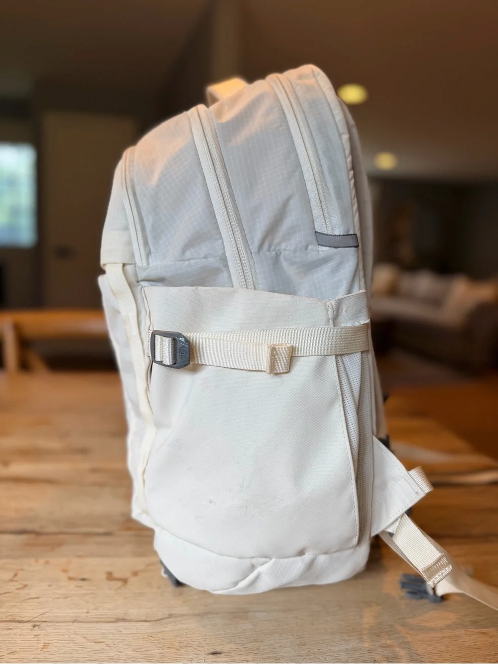 The North Face Women's Recon Luxe Backpack - White Dune/Burnt Coral Metallic